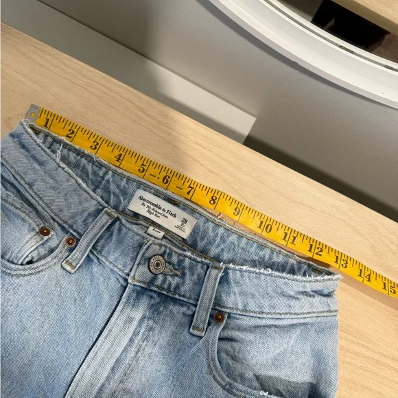 Abercrombie & Fitch Curve Love 90s Relaxed Jeans - Picture 5 of 8